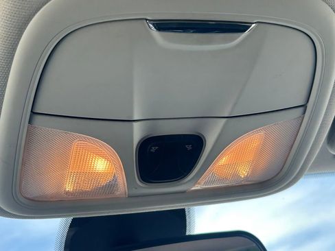 Used 2019 Jeep Cherokee Latitude w/ Popular Appearance Group FWD image 18