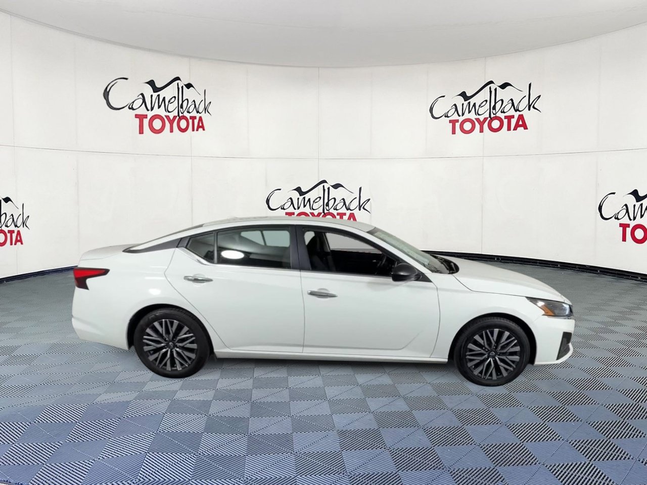 Used 2025 Nissan Altima 2.5 SV FWD image 4