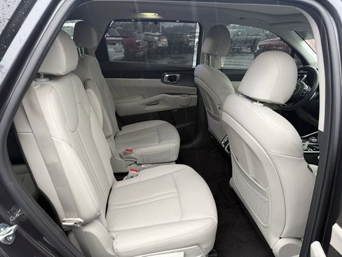 Used 2024 Kia Sorento SX Prestige image 9