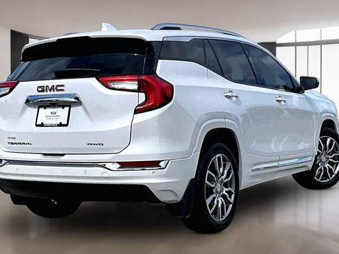 Used 2023 GMC Terrain Denali w/ Denali Premium Package AWD/4WD image 2