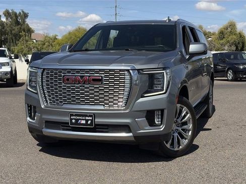 Used 2024 GMC Yukon XL Denali w/ Advanced Technology Package image 3