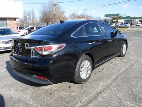 Used 2017 Hyundai Sonata SE image 3