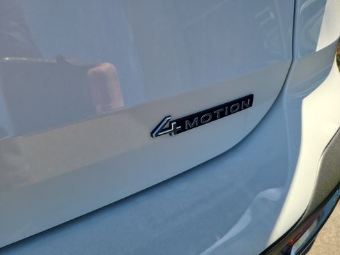 New 2025 Volkswagen Taos SE image 7