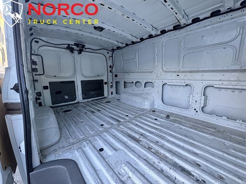 Used 2019 Nissan NV 2500 S image 3