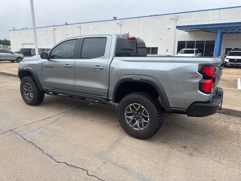 Used 2025 Chevrolet Colorado ZR2 w/ Technology Package AWD/4WD image 7