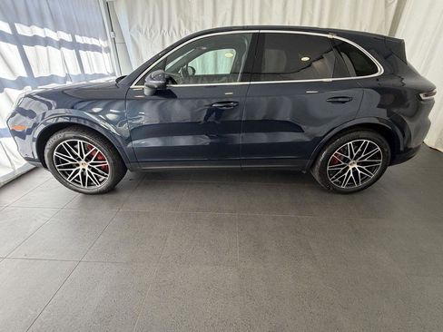 Used 2025 Porsche Cayenne S AWD/4WD image 2