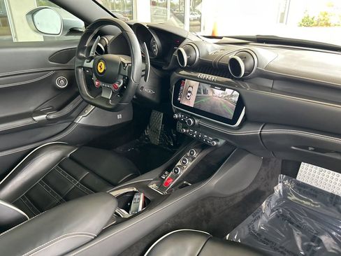 Used 2019 Ferrari Portofino RWD image 37