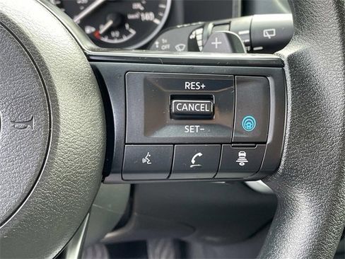 Used 2024 Nissan Rogue SV image 11