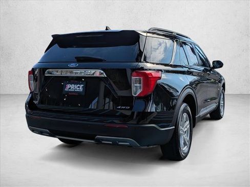 Used 2022 Ford Explorer XLT w/ Equipment Group 202A image 5