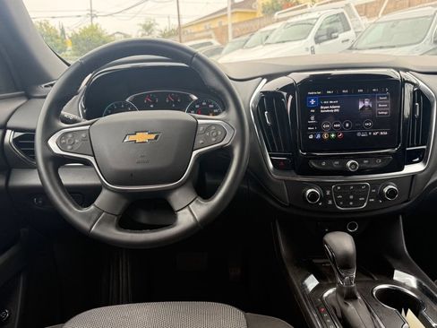 Used 2023 Chevrolet Traverse LT FWD image 6