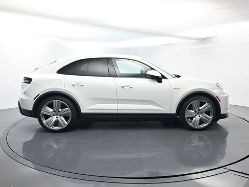 Certified 2025 Porsche Macan 4 Electric image 16