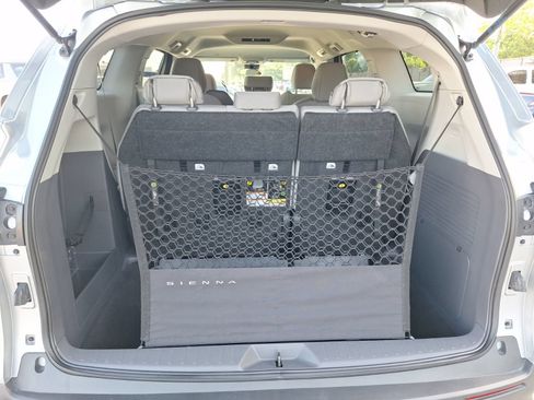 Used 2024 Toyota Sienna LE FWD image 35