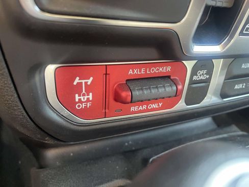 Used 2024 Jeep Gladiator Mojave w/ Convenience Group AWD/4WD image 30