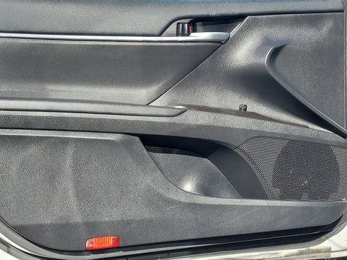 Used 2024 Toyota Camry SE image 18