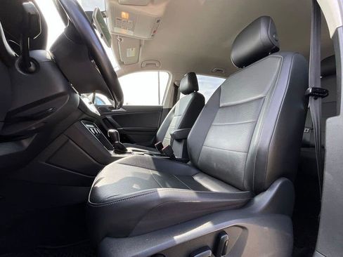 Used 2018 Volkswagen Tiguan SE AWD/4WD image 11