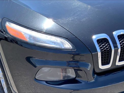 Used 2016 Jeep Cherokee Sport FWD image 27