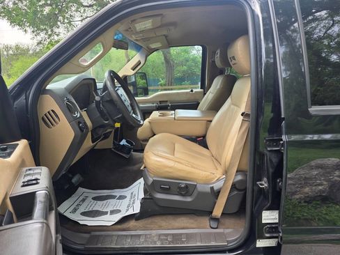 Used 2013 Ford F250 XLT w/ Chrome Pkg AWD/4WD image 8