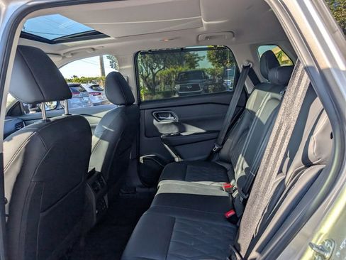 Certified 2024 Nissan Rogue Platinum w/ Platinum Premium Package FWD image 12