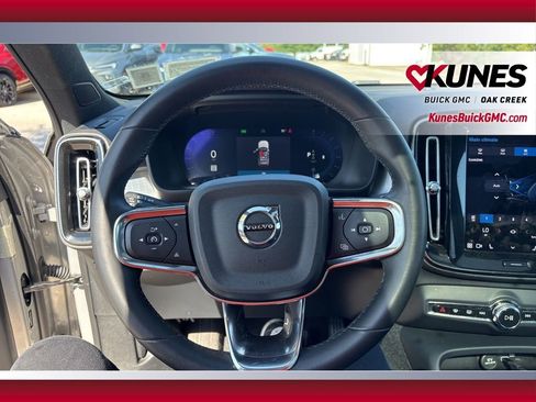 Used 2024 Volvo XC40 B5 Core image 19