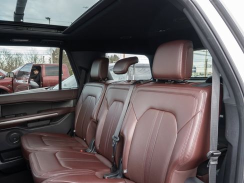 Used 2024 Ford Expedition Limited image 25