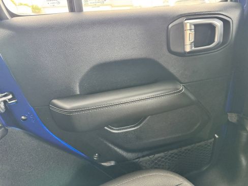 Used 2019 Jeep Wrangler Unlimited Sahara AWD/4WD image 27