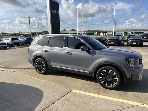 Used 2024 Kia Telluride SX w/ Towing Package FWD image 12