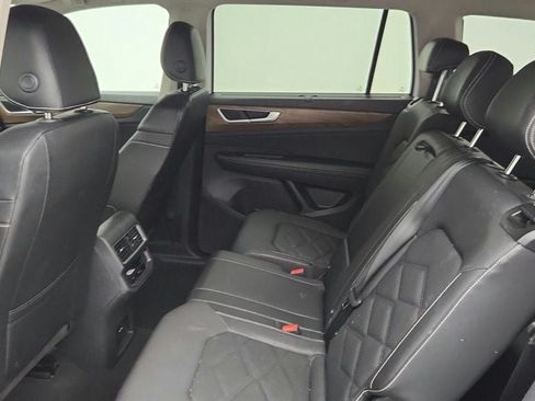 Used 2025 Volkswagen Atlas SE AWD/4WD image 18