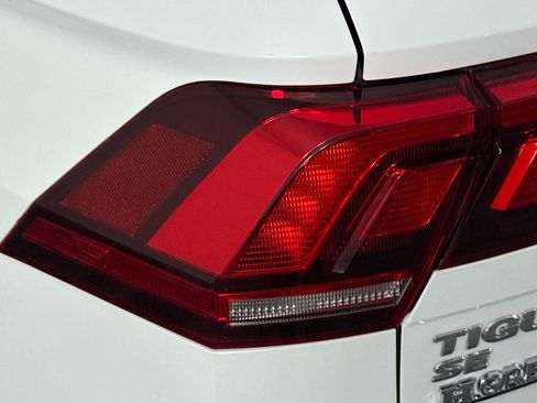 Used 2020 Volkswagen Tiguan SE w/ Panoramic Sunroof Package FWD image 35