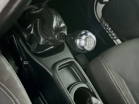 Used 2016 Jeep Wrangler Rubicon w/ Power Convenience Group image 23