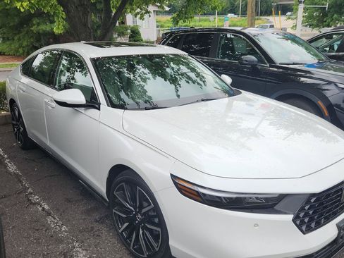 Used 2025 Honda Accord Touring image 2