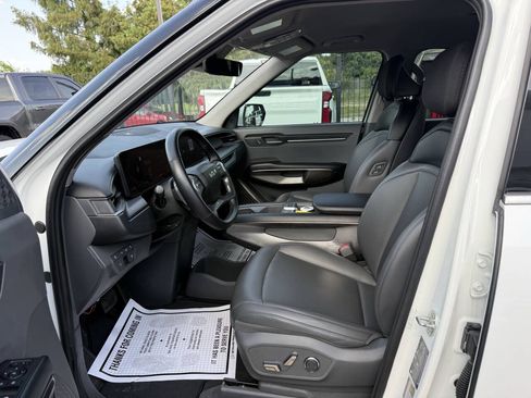 Used 2024 Kia EV9 Light Long Range RWD image 7