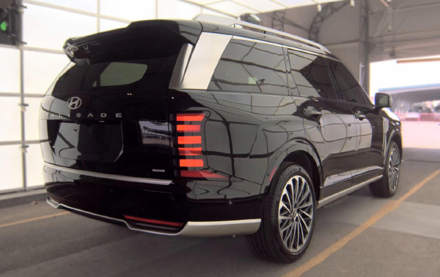 Used 2026 Hyundai Palisade Calligraphy AWD/4WD image 4