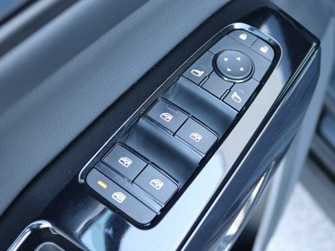 Used 2022 Nissan Pathfinder S AWD/4WD image 16