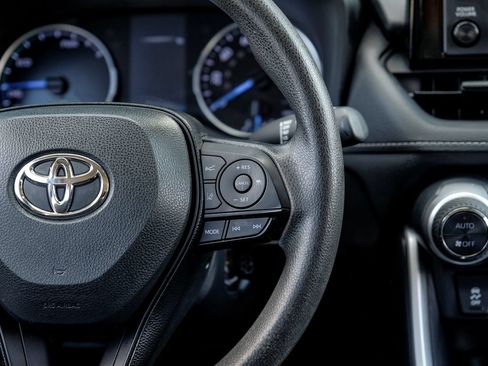 Used 2022 Toyota RAV4 LE AWD/4WD image 19
