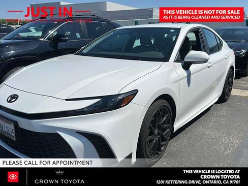 Used 2026 Toyota Camry SE FWD image 1