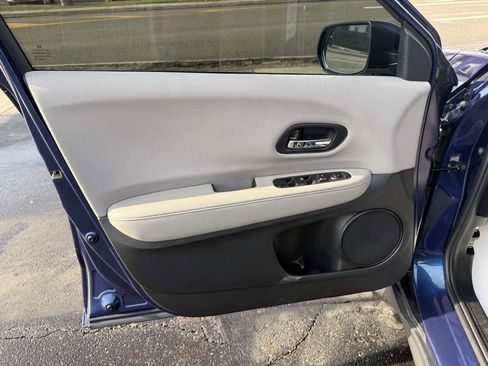 Used 2016 Honda HR-V LX image 11