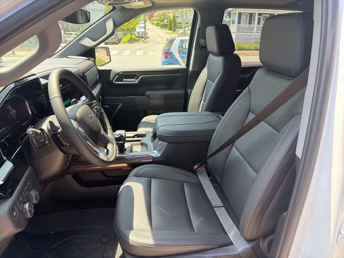 New 2026 Chevrolet Silverado 1500 RST w/ Dark Appearance Package AWD/4WD image 18