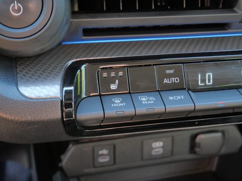 Certified 2025 Toyota Prius XLE FWD image 31