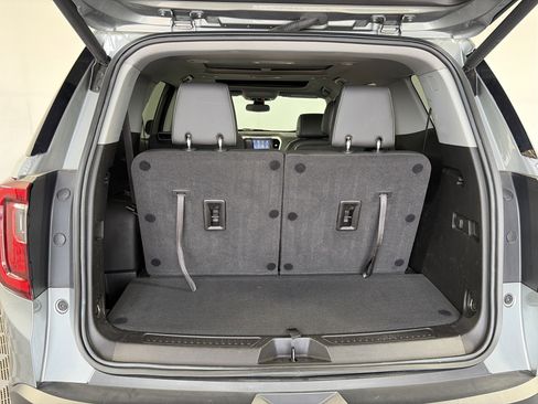 Used 2023 GMC Acadia SLT w/ Elevation Edition AWD/4WD image 19