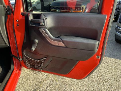 Used 2015 Jeep Wrangler Unlimited Sport w/ Connectivity Group AWD/4WD image 39