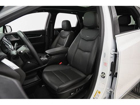 Certified 2025 Cadillac XT5 Premium Luxury image 9