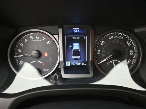 Used 2019 Toyota Tacoma TRD Off-Road image 32