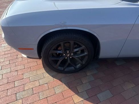 Used 2022 Dodge Challenger SXT w/ Driver Convenience Group RWD image 2