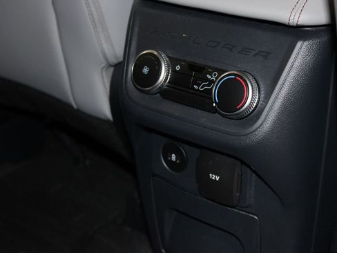 Used 2025 Ford Explorer Active w/ Active Comfort Package image 29