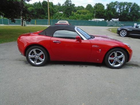 Used 2008 Pontiac Solstice Convertible w/ Premium Package RWD image 9