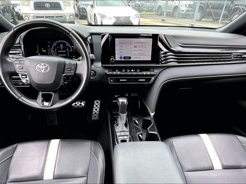 Used 2025 Toyota Camry SE image 14