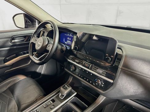 Used 2024 Nissan Pathfinder Platinum AWD/4WD image 29