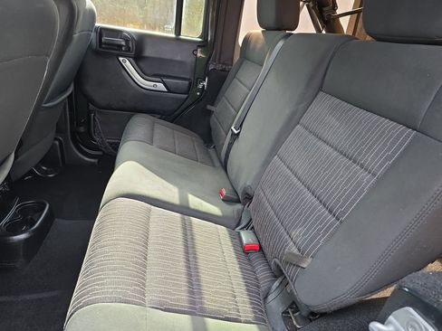 Used 2012 Jeep Wrangler Unlimited Sahara w/ Connectivity Group image 10