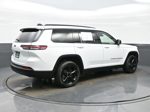 Used 2023 Jeep Grand Cherokee L Laredo image 6