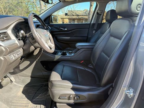 Used 2020 GMC Acadia SLT w/ Driver Alert Package II image 15